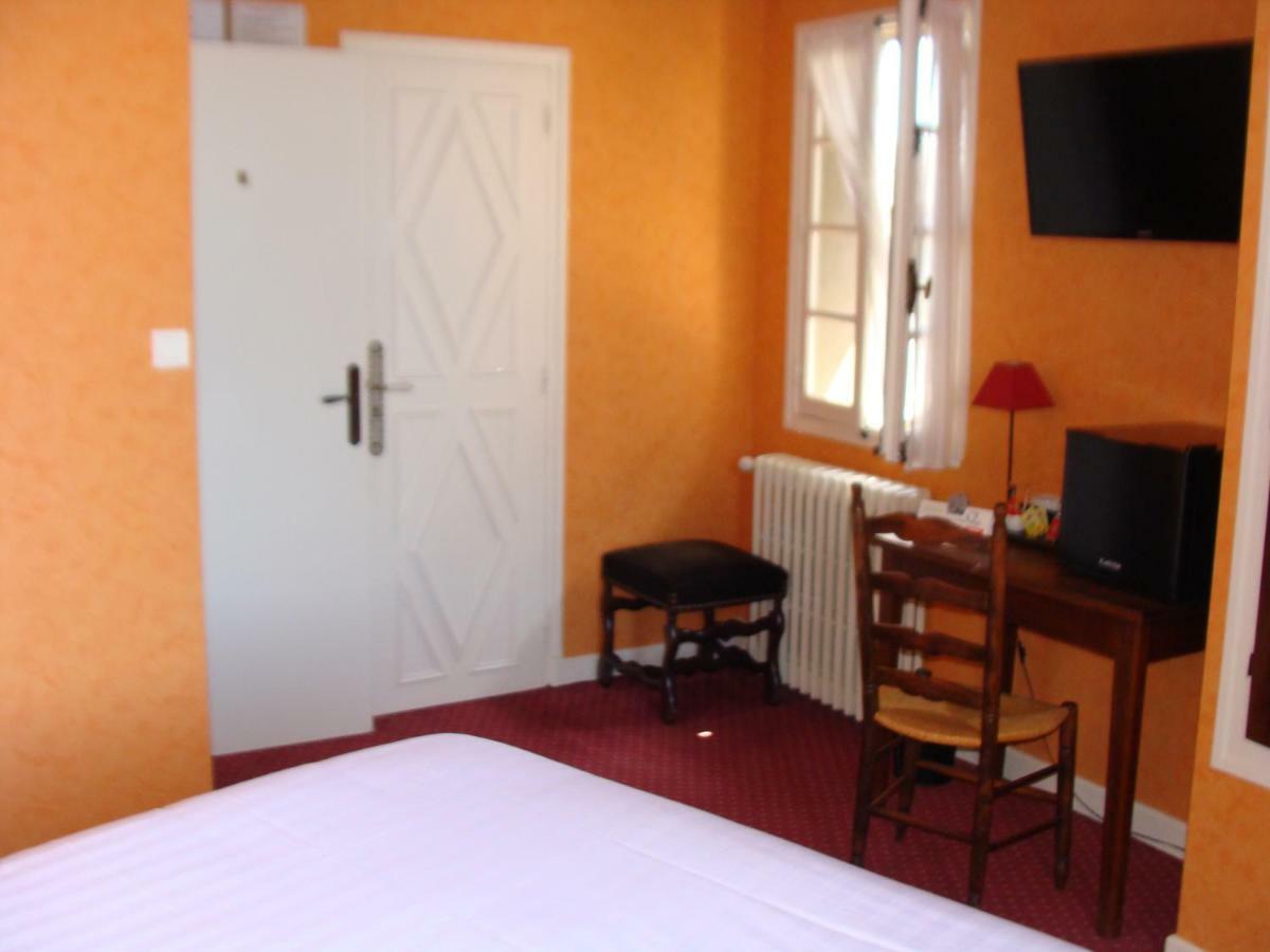 Logis La Gamade Donzenac Exterior foto